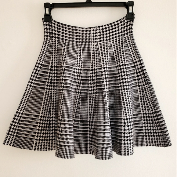 Hesperus Dresses & Skirts - Women Hesperus Black and White Houndstooth Skater Skirt Size S/M